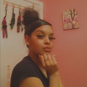 Meet your Posher, Noelia